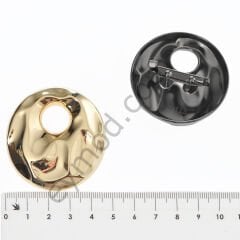 Kabartma Desenli Delikli Broş