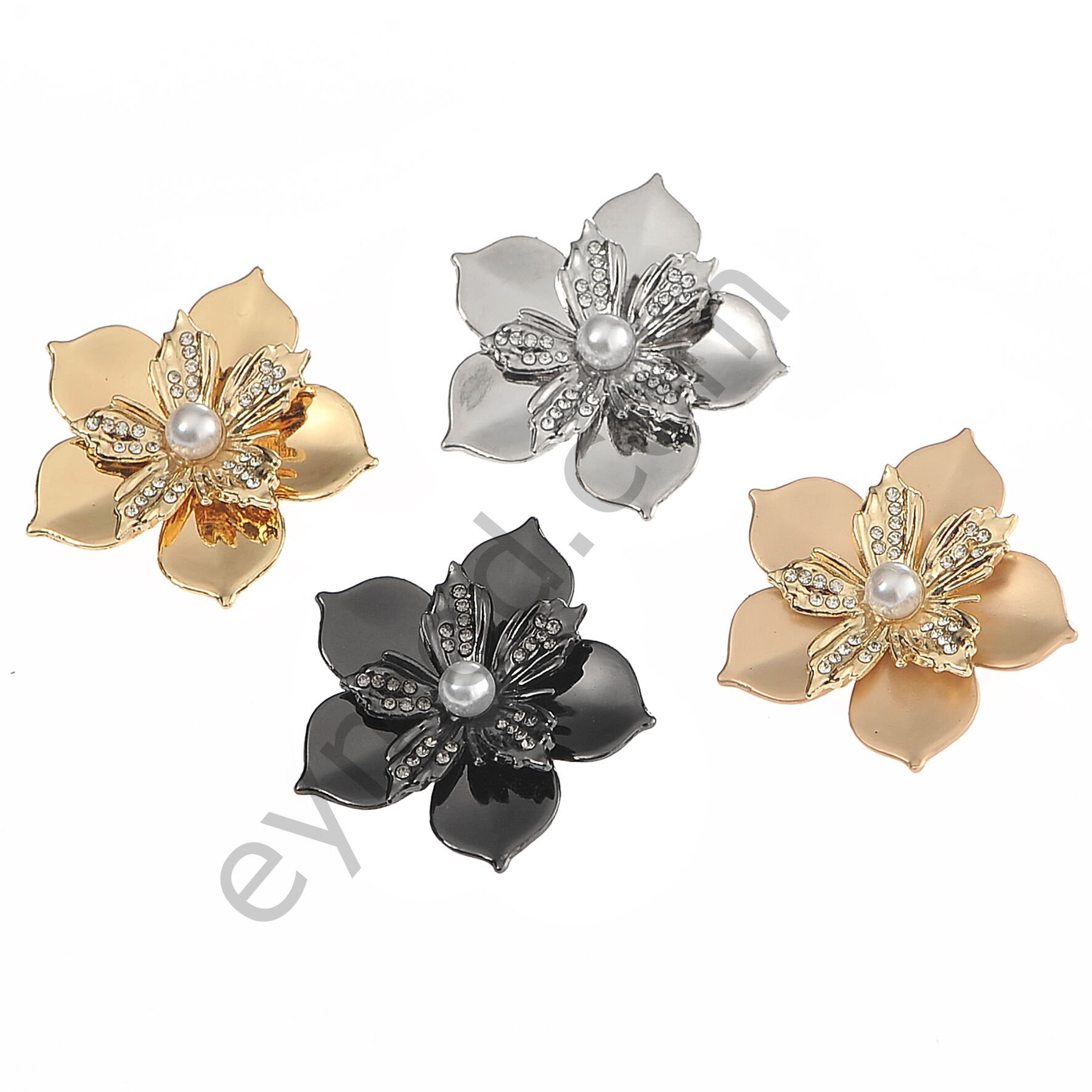 30 Taşlı İncili Çiçek Broş