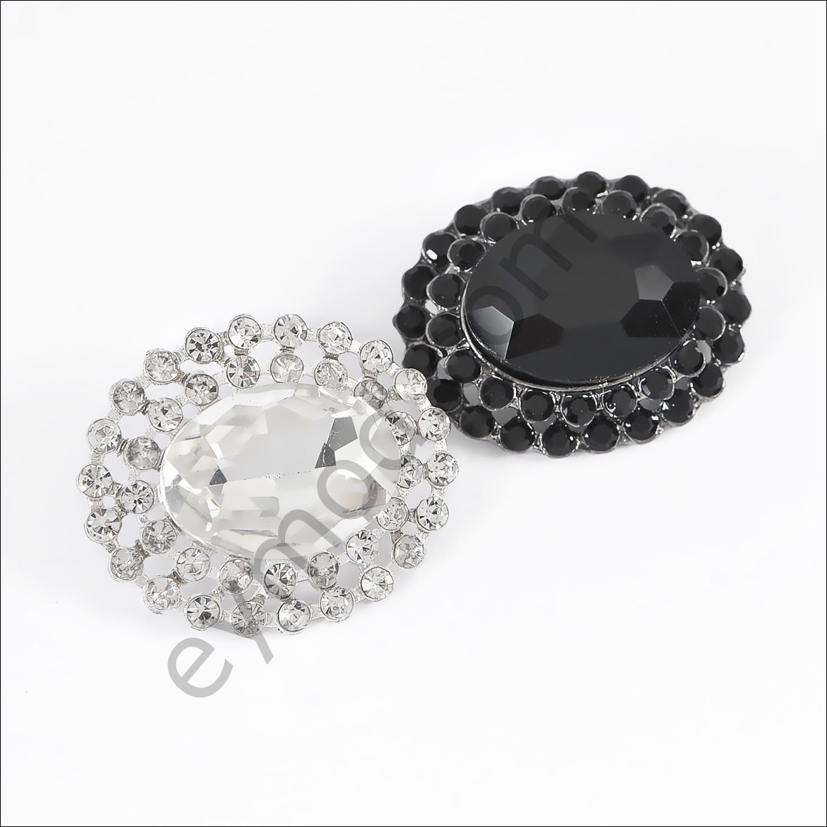 40 Taşlı Oval Düğme
