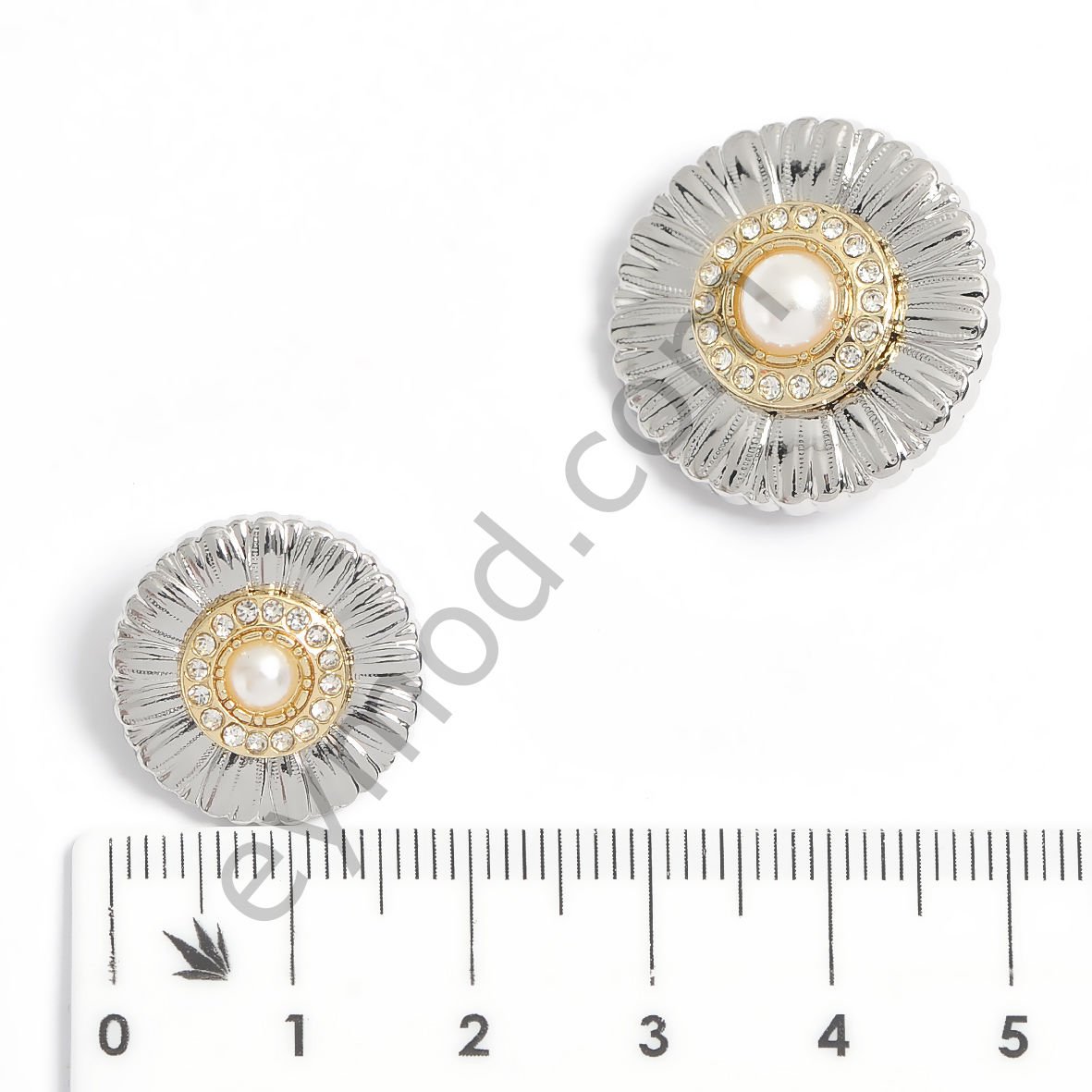 Tek İncili Taşlı Yuvarlak Düğme DÜĞME BOYU 28L (~18 mm)