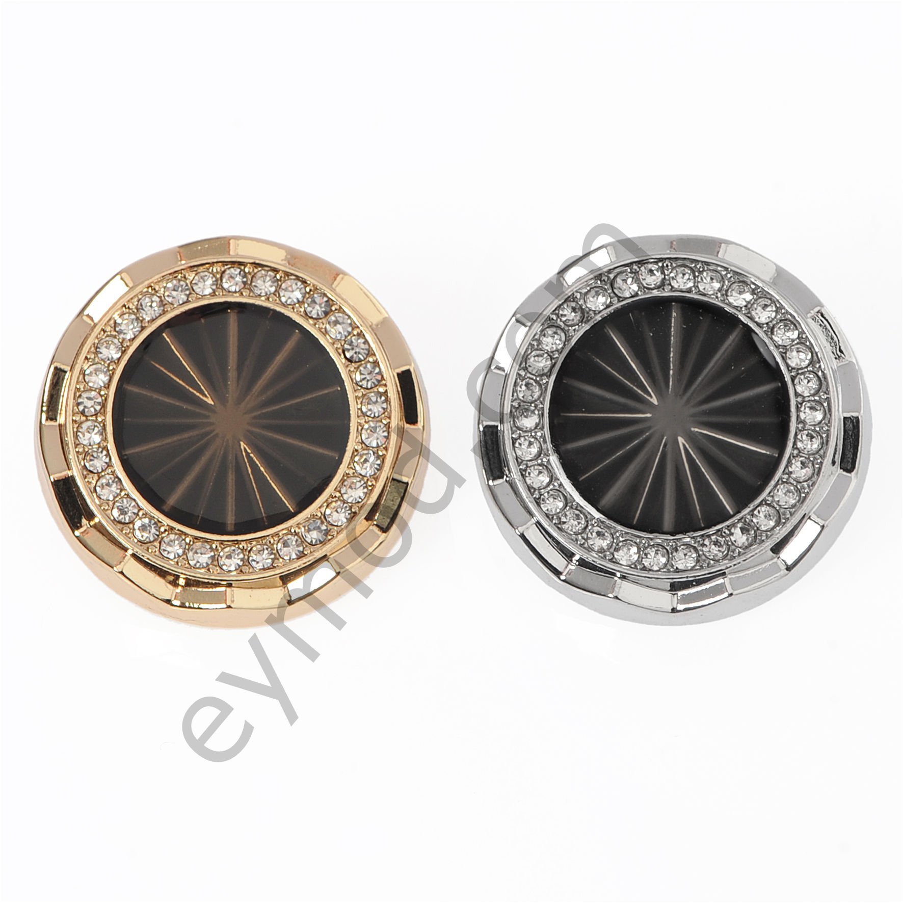 31 Taşlı Yuvarlak Düğme